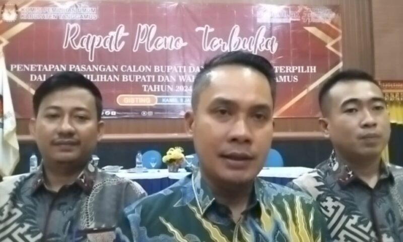 Ketua Bawaslu Tanggamus Najih Mustofa saat menyampaikan apresiasinya di Gedung Serumpun Padi, Gisting, Kamis 9 Januari 2025 | Herdi/Media Prioritastv.com.