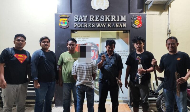 Tersangka BA saat diamankan polisi di Polres Way Kanan, Sabtu 11 Januari 2025 | Dok. Polres Way Kanan.