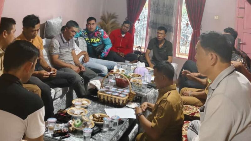 Rapat DPK Apdesi Ulu Belu di Kediaman Kepala Pekon (Kakon) Muara Dua, Asuki, pada Selasa (14/01/2025) | Dok. Istimewa.
