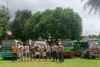 Foto bersama usai pengarahan dan komitmen sopir Angkot Komunitas Pakwo di Polsek Wonsobo, Senin 13 Januari 2025 | Dok. Polres Tanggamus.