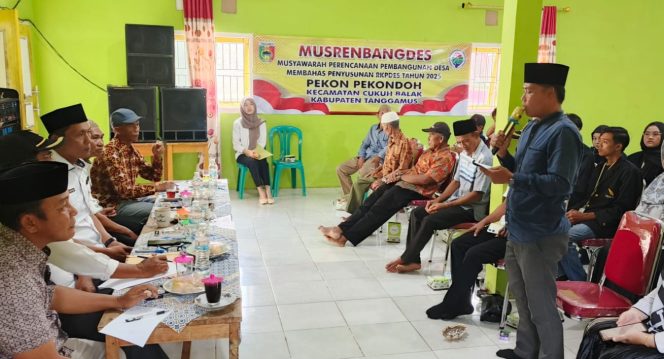 
 Masyarakat saat menyampaikan usulan dalam Musrenbang RKPD 2026 di Pekon Pekondoh, Cukuh Balak, Tanggamus, Rabu 15 Januari 2025 | Bahyuti/Media Prioritastv.com.