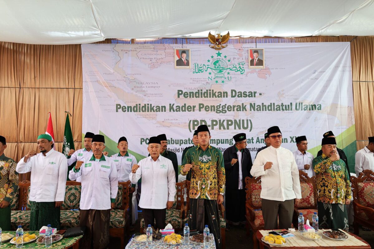 Penjabat (Pj) Bupati Lampung Barat Drs. Nukman, MM., saat menghadiri Pendidikan Dasar Pendidikan Kader Penggerak Nahdlatul Ulama ke 20 di Majelis Wakil Cabang Nahdlatul Ulama (MWCNU) Kecamatan Sekincau, Jum'at (17/1/2025).