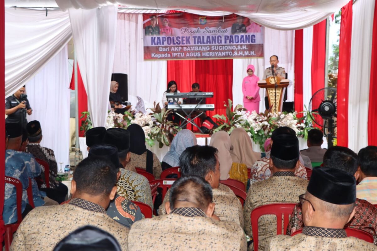 AKP Bambang Sugiono saat menyampaikan sambutan dalam pisah sambut Kapolsek Talang Padang di Mapolsek setempat, Sabtu 18 Januari 2025, sore | Asrul Ariski/Media Prioritastv.com.