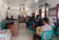 Personel Polsek Pugung saat Menggelar Jumat Curhat Bersama Masyarakat di Balai Pekon Suka Agung, Kecamatan Bulok. Foto : Asrul Ariski/ Media Prioritastv.com.