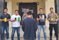 Tersangka setelah ditangkap Polsek Talang Padang sebelum dijebloskan ke sel tahanan, Jumat 24 Januari 2025 | Dok. Humas Polres Tanggamus.