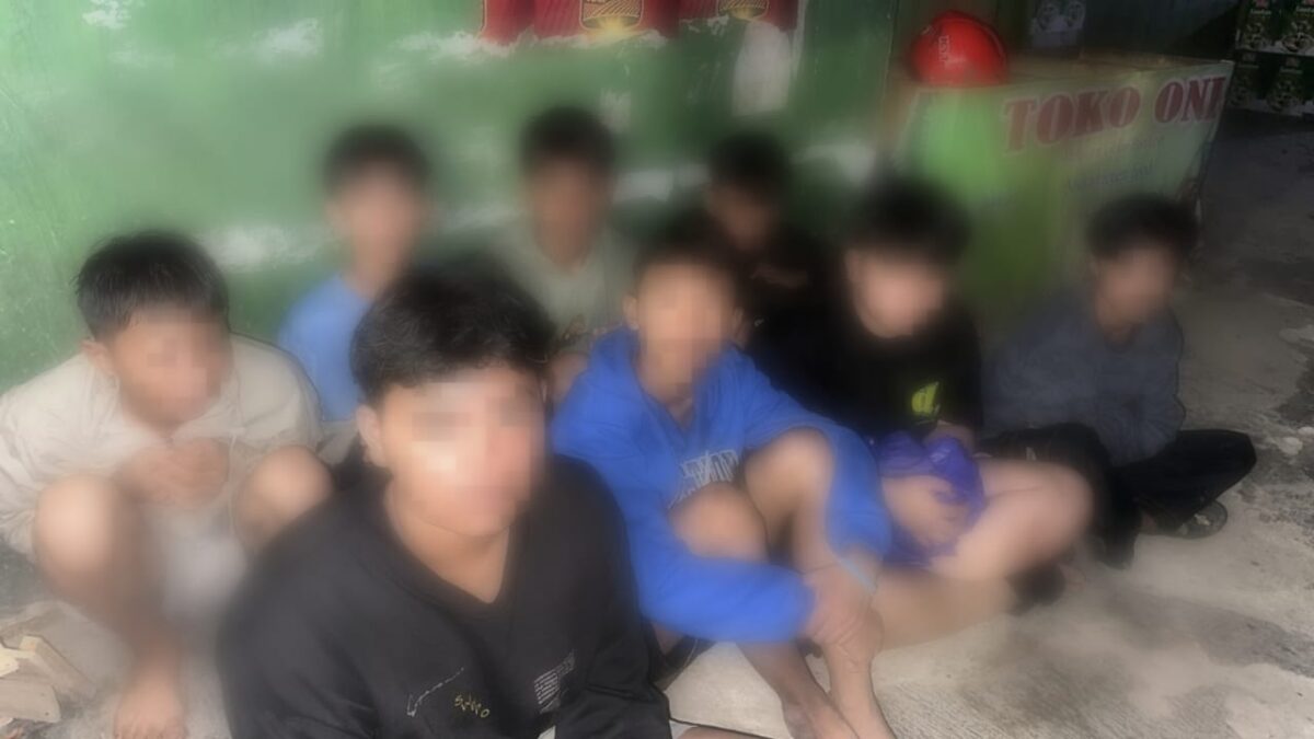 Kedelapan remaja yang diduga akan tawuran setelah diamankan polisi, Senin 27 Januari 2025,  dinihari | Dok. Humas Polda Lampung.