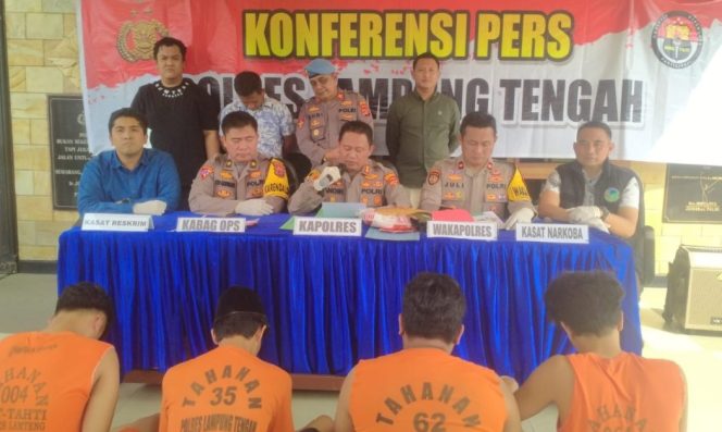 
 Kapolres Lampung Tengah AKBP Andik Purnomo Sigit saat menyampaikan pengungkapan pengerar Narkoba dalam konferensi pers di Mapolres setempat, Jumat 31 Januari 2025.
