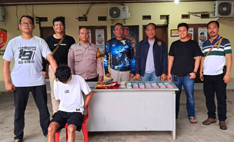 Tersangka IS saat diperlihatkan Polsek Banjar Agung Tulang Bawang sebelum dijebloskan ke sel tahanan, Rabu 29 Januari 2025.
