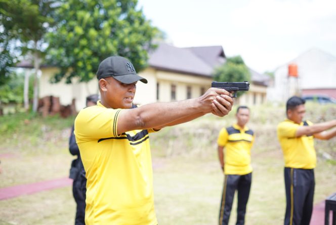
 Polres Tulang Bawang Gelar Latihan Menembak, AKBP James Paparkan Tujuannya