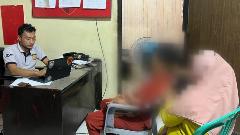 Tersangka DA saat dilakukan pemeriksaan di Polsek Labuhan Maringgai, Polres Lampung Timur, Jumat 31 Januari 2025 | Dok. Humas Polres Lampung Timur.
