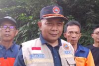 Kepala BPBD Tanggamus Irvan Wahyudi bersama tim reaksi cepat usai mitigasi potensi longsor di Batu Kramat, Kota Agung Timur, Jumat 31 Januari 2025 | Herdi/Media Prioritastv.com.