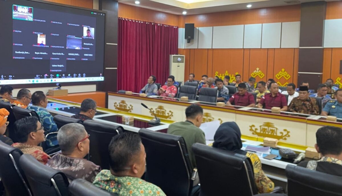 Pemkab Tanggamus saat menggelar rapat persiapan pelantikan Bupati dan Wakil Bupati terpilih, Moh Saleh Asnawi dan Agus Suranto, pada Kamis (30/1/2025) | Dok. Diskominfo Tanggamus.