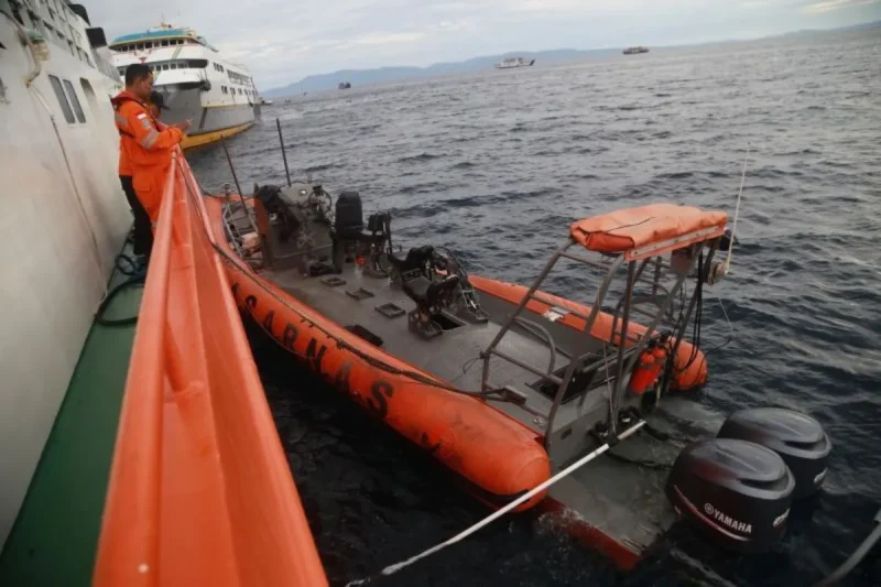 Evakuasi korban kapal Basarnas terbakar di perairan ternate, Maluku Utara, Senin 3 Februari 2024 | Dok. Antara.