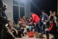 Sejumlah warga di Pemangku I, Pekon Kubu Perahu, Kecamatan Balik Bukit, Kabupaten Lampung Barat, saat dievakuasi ke tempat yang lebih aman dampak dari kemunculan harimau. (ANTARA/HO-Warga)