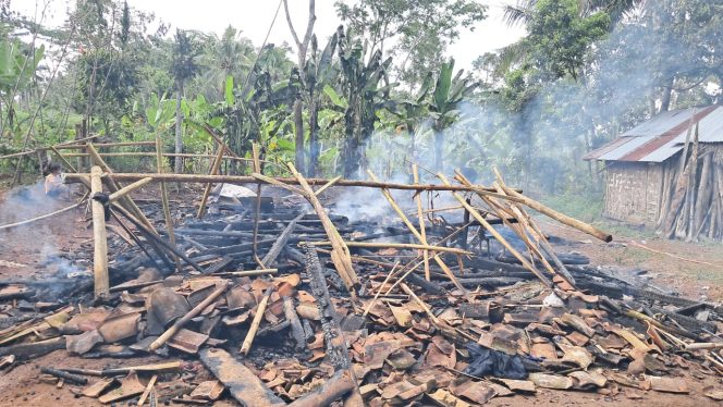 
 Rumah Hardi warga Pekon Darusalam, Gunung Alip Tanggamus yang ludes terbakar, Rabu 5 Februari 2025, sore | Asrul Ariski/Media Prioritastv.com.