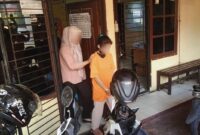 Tersangka saat digiring anggota Polsek Teluk Betung Selatan, Bandar Lampung, Kamis 7 Februari 2025 | Dok. Humas Polda Lampung.