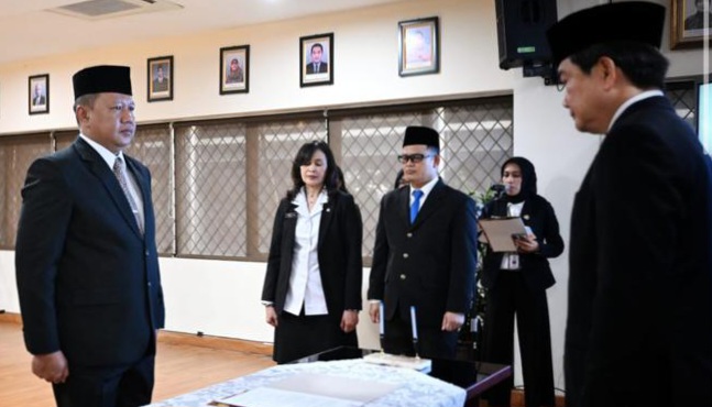 Pelantikan Andi Wijaya, sebagai Inspektur II pada Inspektorat Jenderal Kementerian Transmigrasi Republik Indonesia oleh Sekretaris Jenderal Kementerian Transmigrasi, Danton Ginting Munthe di Jakarta,Selasa, 4 Februari 2025 | Dok. Istimewa.