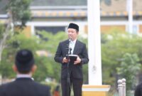 Pj Bupati Pringsewu, Marindo Kurniawan saat memimpin apel terakhir di Lapangan Pemkab Pringsewu, Senin 10 Februari 2025 | Dok. Kominfo Pringsewu.
