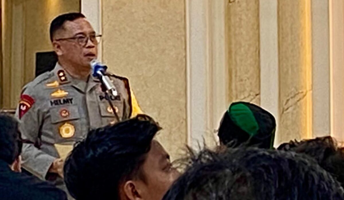 Kapolda Lampung Irjen Pol Helmy Santika saat menyampaikan penegasan dalam pertemuan bersama OKP Cipayung dan BEM se-Lampung di Siger Lounge, Senin (10/2/2025) sore. | Dok. Humas Polda Lampung.