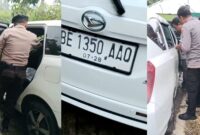Kolase foto saat polisi memeriksa ke dalam mobil Daihatsu Sigra BE 1350 AAQ  yang ditemukan warga, Senin 11 Februari 2025 | Dok. Tangkapan Layar Video.