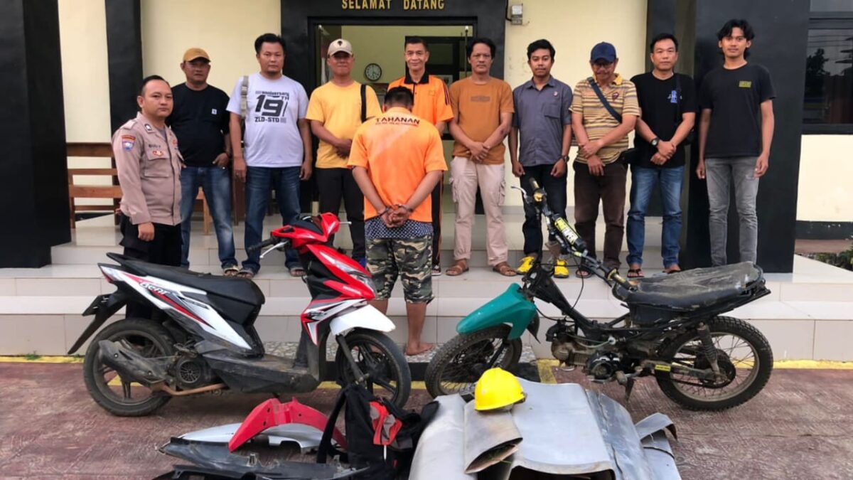 Polsek Pulau Panggung saat menunjukan tersangka dan barang bukti yang berhasil ditangkap, Rabu 12 Februari 2025 | Dok. Humas Polres Tanggamus.