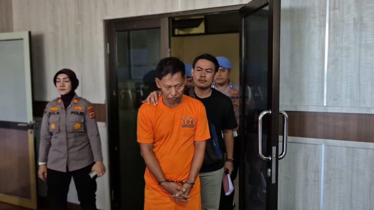 Tersangka Juriansyah saat digelandang menuju lokasi Konferensi Pers Polresta Bandar Lampung, Kamis 13 Februari 2025 | Dok. Humas Polda Lampung.