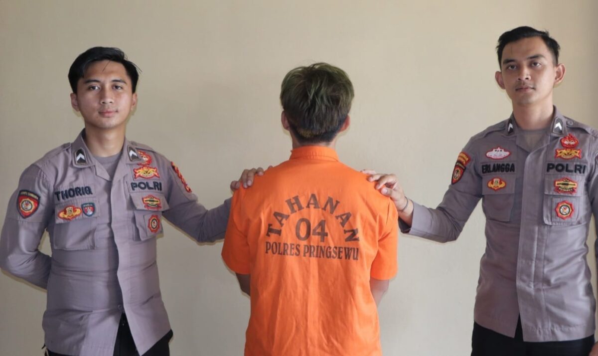 Tersangka Dani Kobra saat diperlihatkan sebelum dijebloskan ke sel tahanan Polres Pringsewu, Jumat 14 Februari 2025 | Dok. Humas Polres Pringsewu.