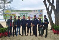IKA Sylva Unila usai penanaman mangrove di Pantai M Beach, Merak Belantung, Lampung Selatan, pada Minggu (16/2/2025).