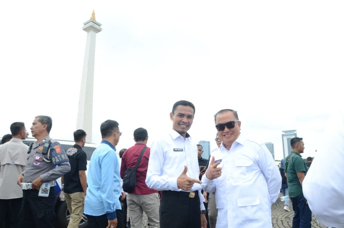 Bupati dan Wakil Bupati Tanggamus, Hi. Moh. Saleh Asnawi - Agus Suranto sebelum menjalani gladi resik di kawasan Monas, Rabu 19 Februari 2025 | Dok. Kominfo Tanggamus.