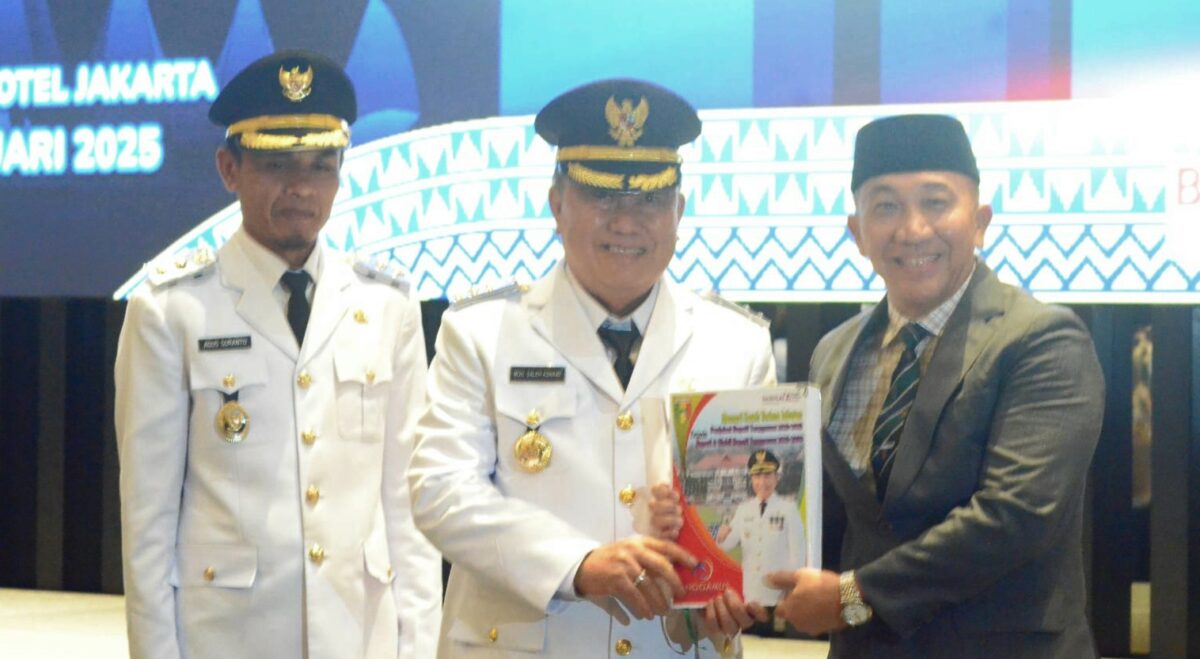 Penjabat (Pj.) Bupati Tanggamus, Mulyadi Irsan, secara resmi menyerahkan jabatan kepada Bupati Tanggamus definitif, Moh. Saleh Asnawi di Hotel Movenpick, Jl. Pecenongan No. 7, Jakarta Pusat, pada Kamis 20 Februari 2025.