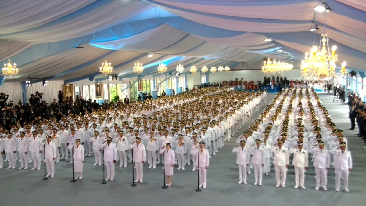 Pelantikan Bupati Lampung Barat Parosil Mabsus, Wakil Bupati Mad Hasnurin saat dilantik bersama kepala daerah lainnya di Indonesia, Kamis 20 Februari 2025.