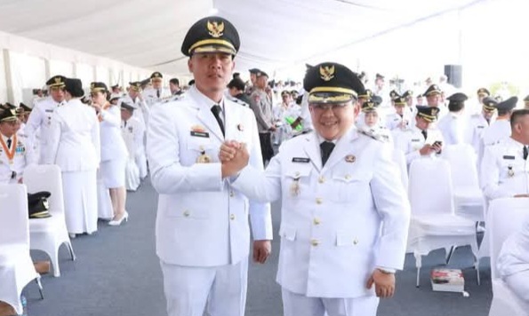 Bupati dan Wakil Bupati Pesisir Barat, Dedi Irawan dan Irawan Topani saat persiapan pelantikan di Jakarta, Kamis 20 Februari 2025.