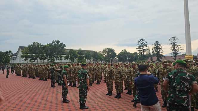 
 Bupati Tanggamus Moh. Saleh Asnawi saat melaksanakan persiapan retret.