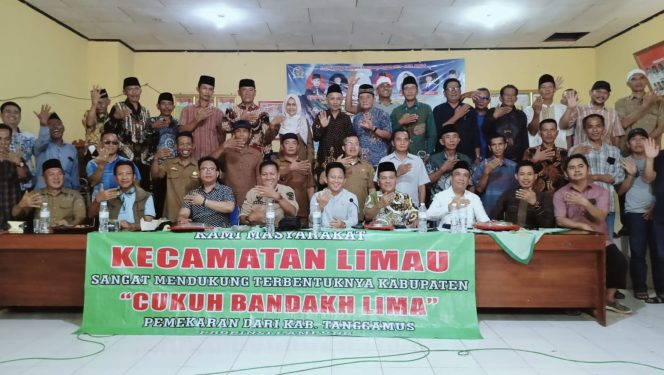 
 Sosialisasi Pembentukan Daerah Otonomi Baru (DOB) Cukuh Bandakh Lima di Balai Pekon Kuripan, Senin 24 Februari 2025 | Dok. Istimewa.