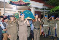 Pemberangkatan pemakaman Pj Sekda Lampung Tengah, almarhum Pj. Sekda Lampung Tengah, Kusuma Riyadi, di Kampung Padang Ratu, Kecamatan Padang Ratu, pada Senin sore (24/2/2025) | Dok. Istimewa.