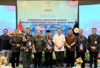 Asisten Perekonomian dan Pembangunan Tanggamus, Hendra Wijaya Mega saat foto bersama jajaran Apkasi di Malioboro Hotel, Rabu 26 Februari 2025 | Dok. Istimewa.