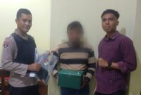 Tersangka AW saat berada di Polsek Way Bungur Polres Lampung Timur | Dok. Humas Polres Lampung Timur.