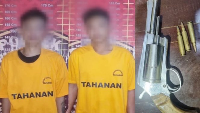 
 Kolase foto kedua tersangka yang ditangkap dan barang bukti senjata api yang disita polisi, Jumat 21 Februari 2025 | Dok. Humas Polres Tulang Bawang.