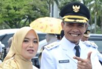 Wakil Bupati Tanggamus Agus Suranto bersama istri usai dilantik beberapa hari lalu | Dok. Istimewa.
