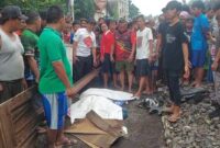 Kondisi korban setelah ditabrak kereta di Probolinggo Jawa Timur sebelum dievakuasi, Minggu 23 Februari 2025 | Dekki/Media Prioritastv.com.