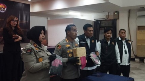 Kapolres Metro Jakarta Timur, Kombes Nicolas Ary Lilipaly saat menyampaikan konferensi pers, Senin 3 Februari 2025.