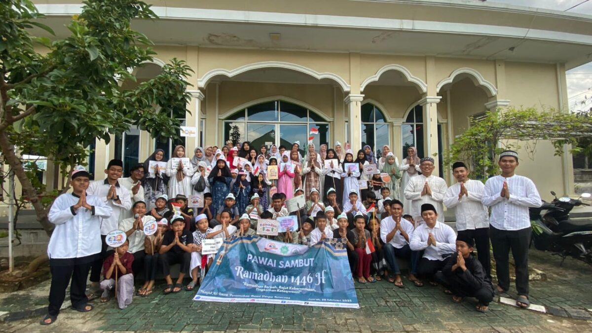 Pawai Ramadhan yang meriah pada Jumat (28/02/2025) warga Perumahan Bumi Puspa Kencana (BPK), jama'ah Masjid Al Iman, serta siswa TPA Al Iman Rajabasa | Putra/Media Prioritastv.com.