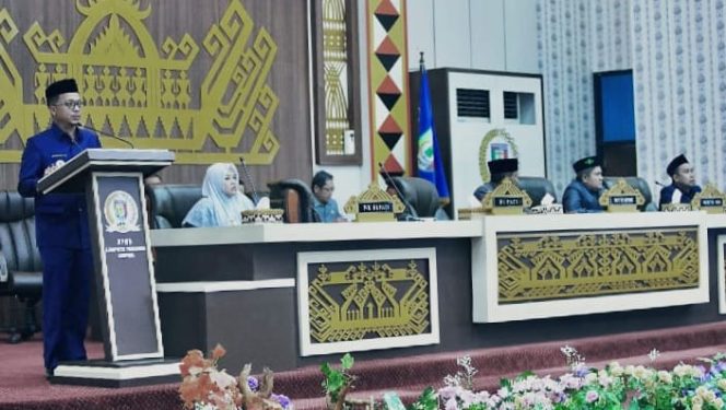 
 Bupati Pringsewu, Riyanto Pamungkas saat menyampaikan pidato perdana di DPRD setempat, Senin 3 Maret 2025 | Dok. Kominfo Pringsewu.