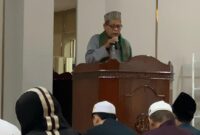 Prof. Dr. Abdul Syukur, Dekan Fakultas Dakwah dan Ilmu Komunikasi Universitas Islam Negeri Raden Intan Lampung (FDIK UIN RIL) saat menyampaikan ceramah di Masjid Al Bakrie, Selasa 4 Maret 2025 | Putra/Media Prioritastv.com.