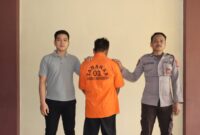 Tersangka JI setelah ditangkap sebelum dijebloskan ke sel tahanan, Rabu 5 Maret 2025 | Dok. Humas Polres Pringsewu.