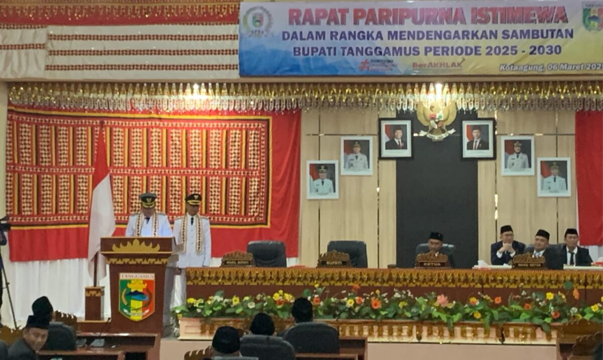 Bupati Tanggamus Moh. Saleh Asnawi didampingi Wabup Agus Suranto saat pidato perdana di DPRD Tanggamus, Kamis 6 Maret 2025 | Herdi/Media Prioritastv.com.