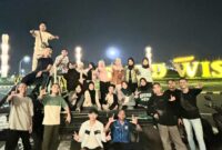 Para taruna STTD Bekasi, Korps Lampung Angkatan 45 dan 46 foto bersama di depan Grand Wisata, Tambun Selatan usai menyalurkan paket sahur, Sabtu 8 Maret 2025 | Dok. Istimewa.