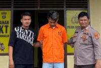 Tersangka setelah ditangkap Polsek Sukoharjo, Pringsewu.