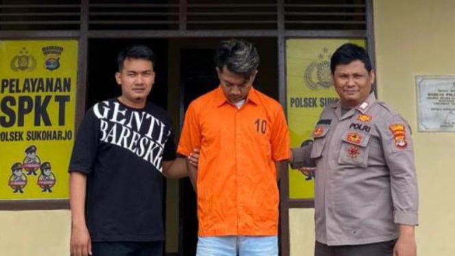 Tersangka setelah ditangkap Polsek Sukoharjo, Pringsewu.