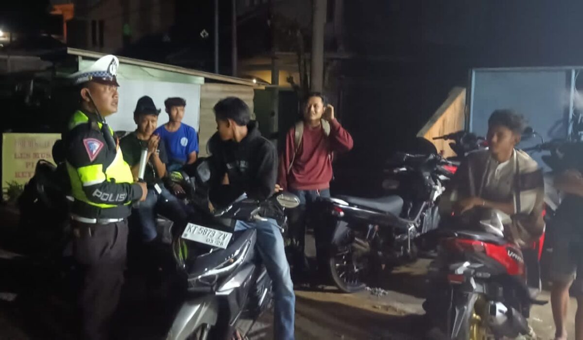 Anggota Sat Lantas Polres Tanggamus saat melakukan patroli dialogis di Gisting, Tanggamus, Senin 10 Maret 2025 | Dok. Humas Polres Tanggamus.